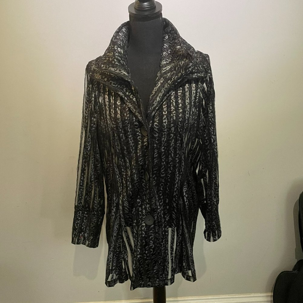 GREAT FOR HOLIDAYS. Unique Wired Collar Black and Silver Top